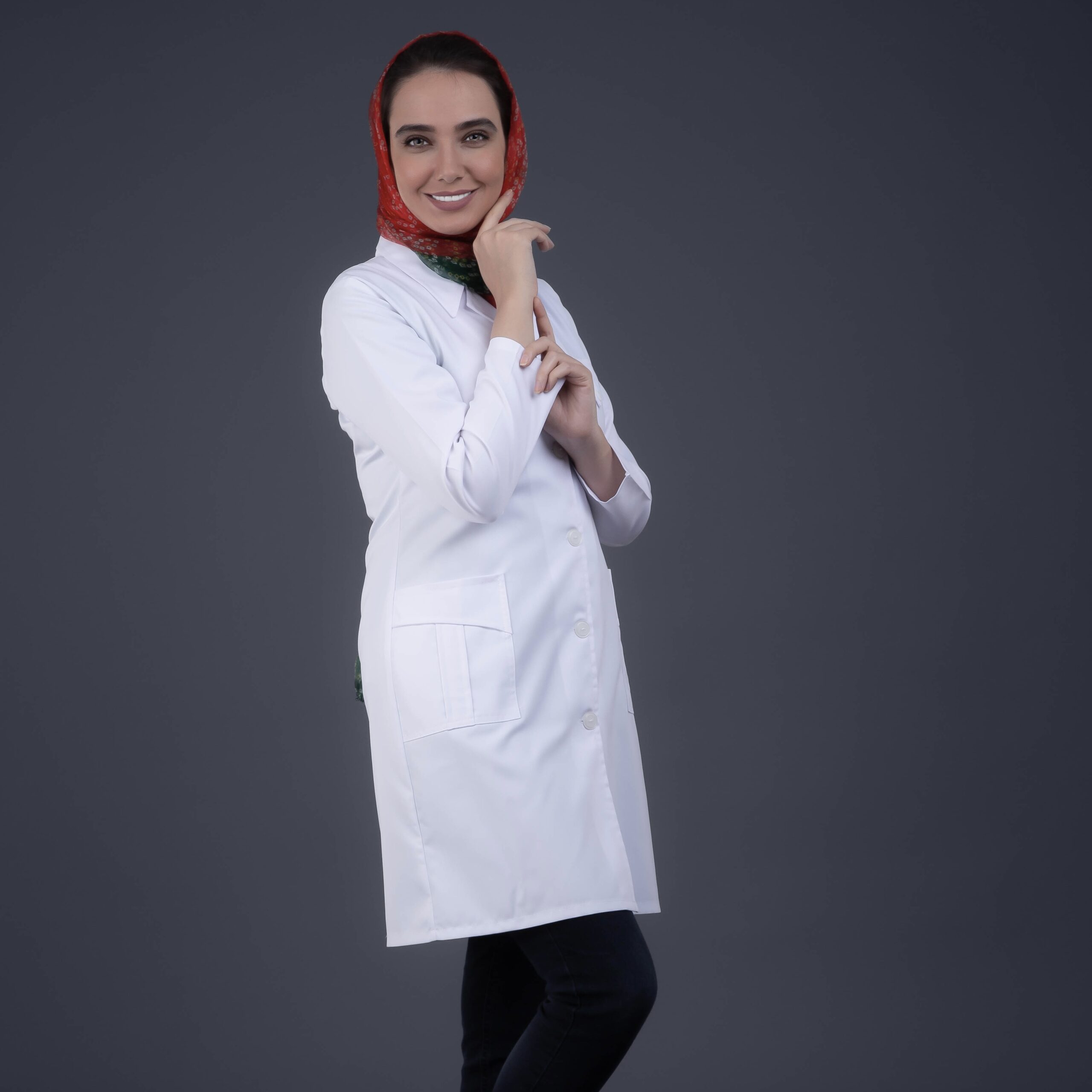 روپوش پزشکی زنانه مدل نقاب‌دار