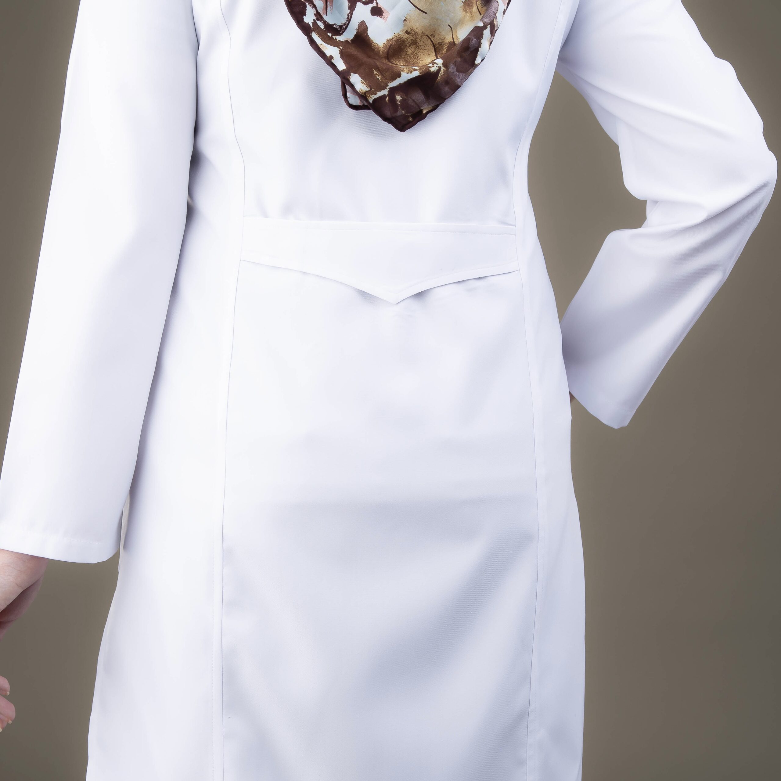 روپوش پزشکی زنانه مدل یقه گرد جیب دکمه